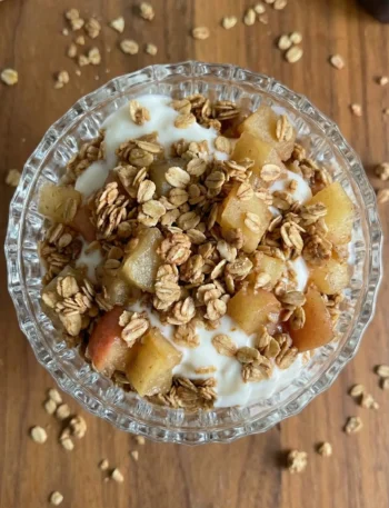 Apple Crumble Yogurt Parfait